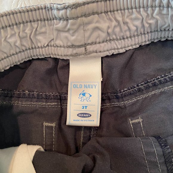 Old Navy Gray Long elastic Shorts with pockets Sz 3T - Picture 4 of 6